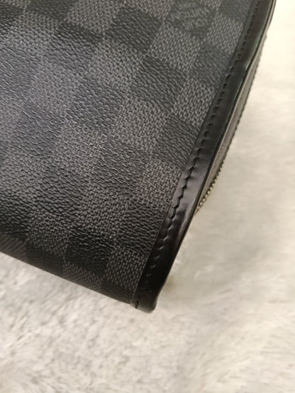 LV Hanging Toiletry Kit Graphite 2013
