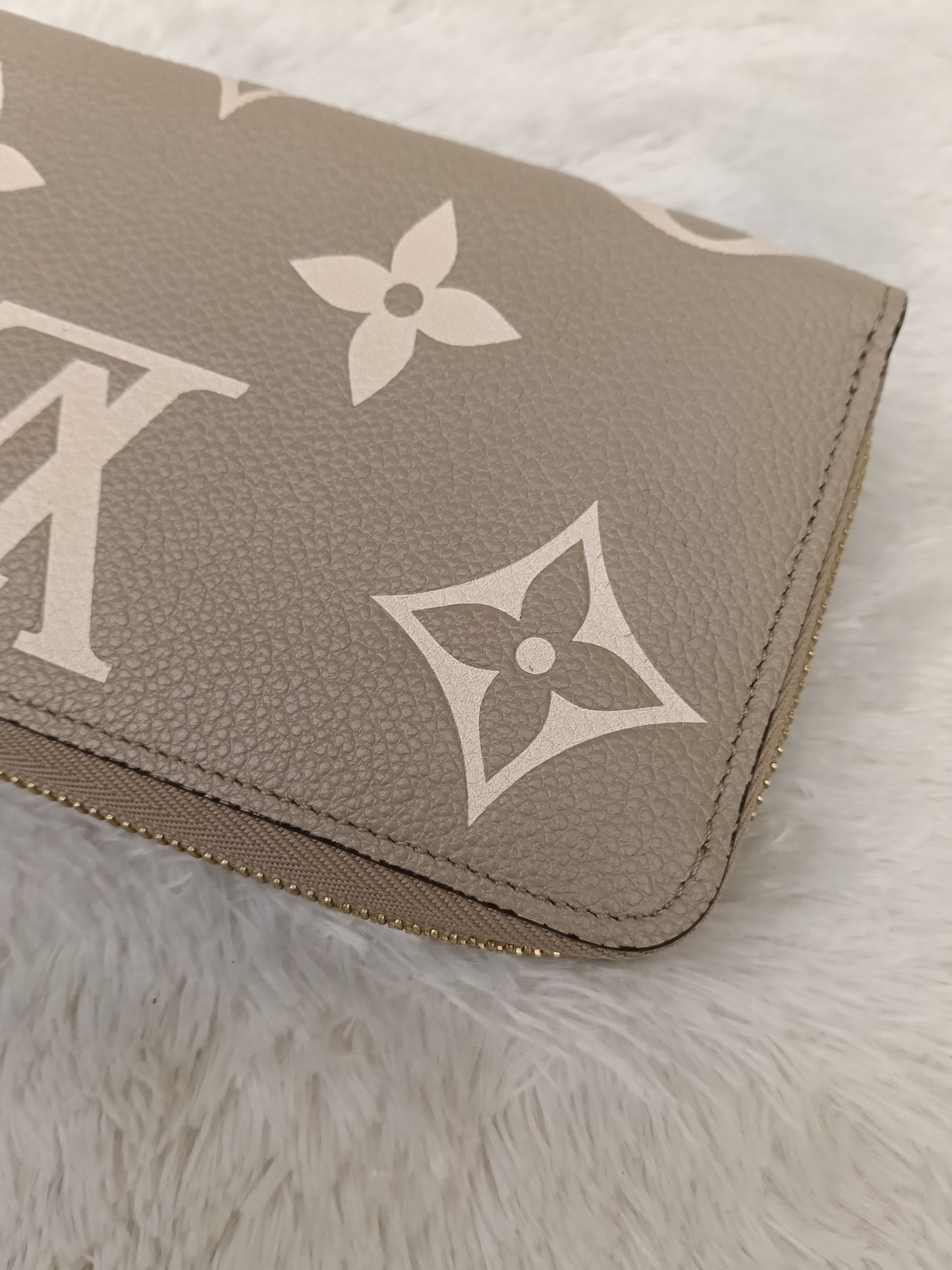 LV Zippy Wallet Monogram Empreinte Tourterelle Creme (CHIP)