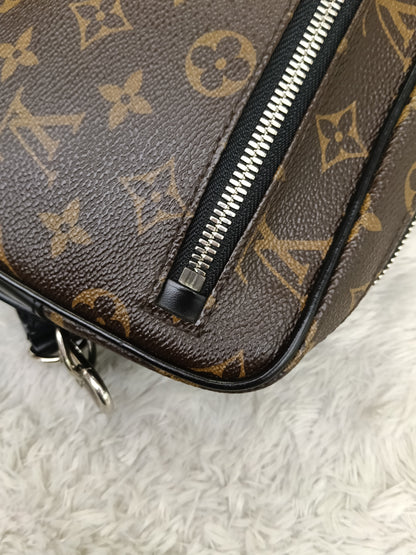 LV Kasai Clutch Monogram Macassar 2019