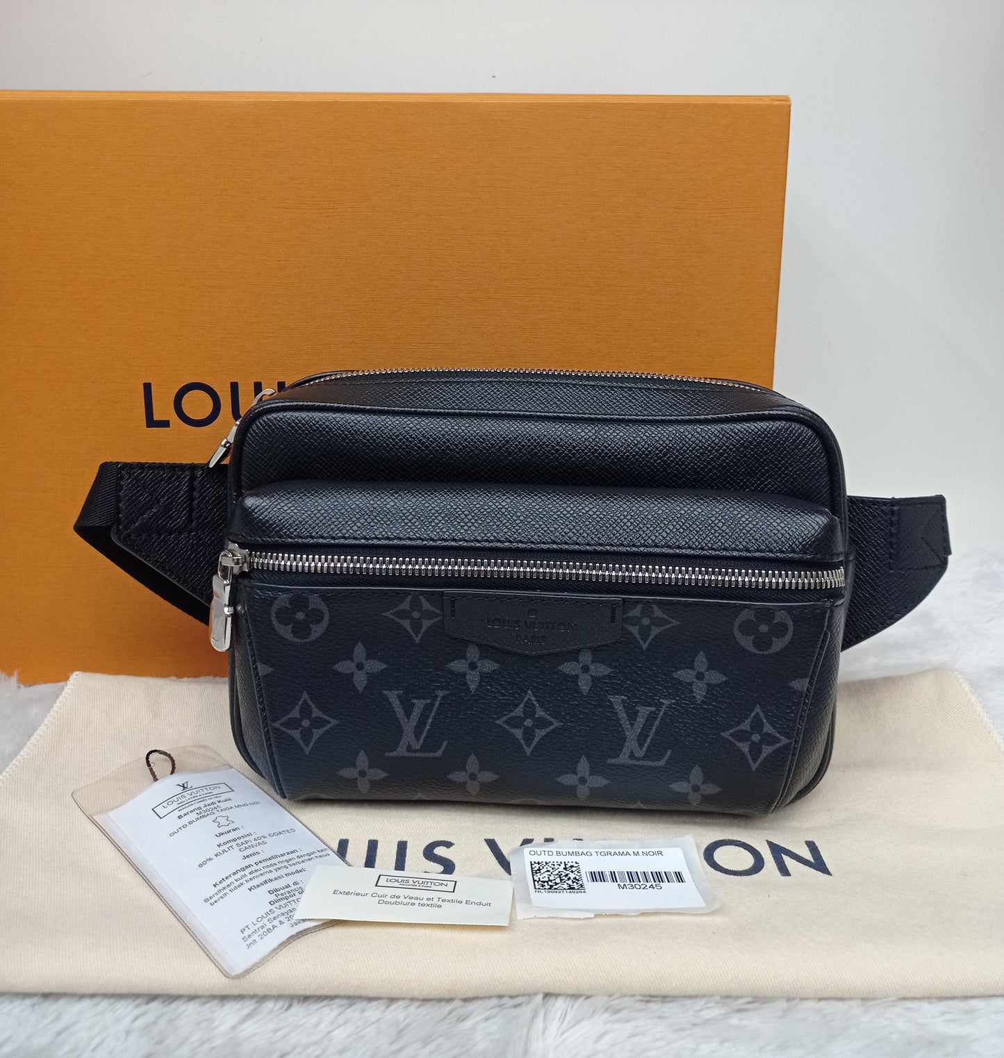 LV Outdoor Bumbag Taigarama Monogram Noir 2019