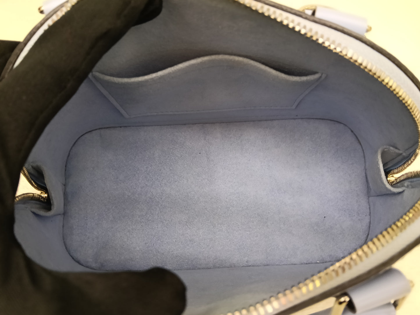 LV Alma BB Epi Bleu Nuage (CHIP)