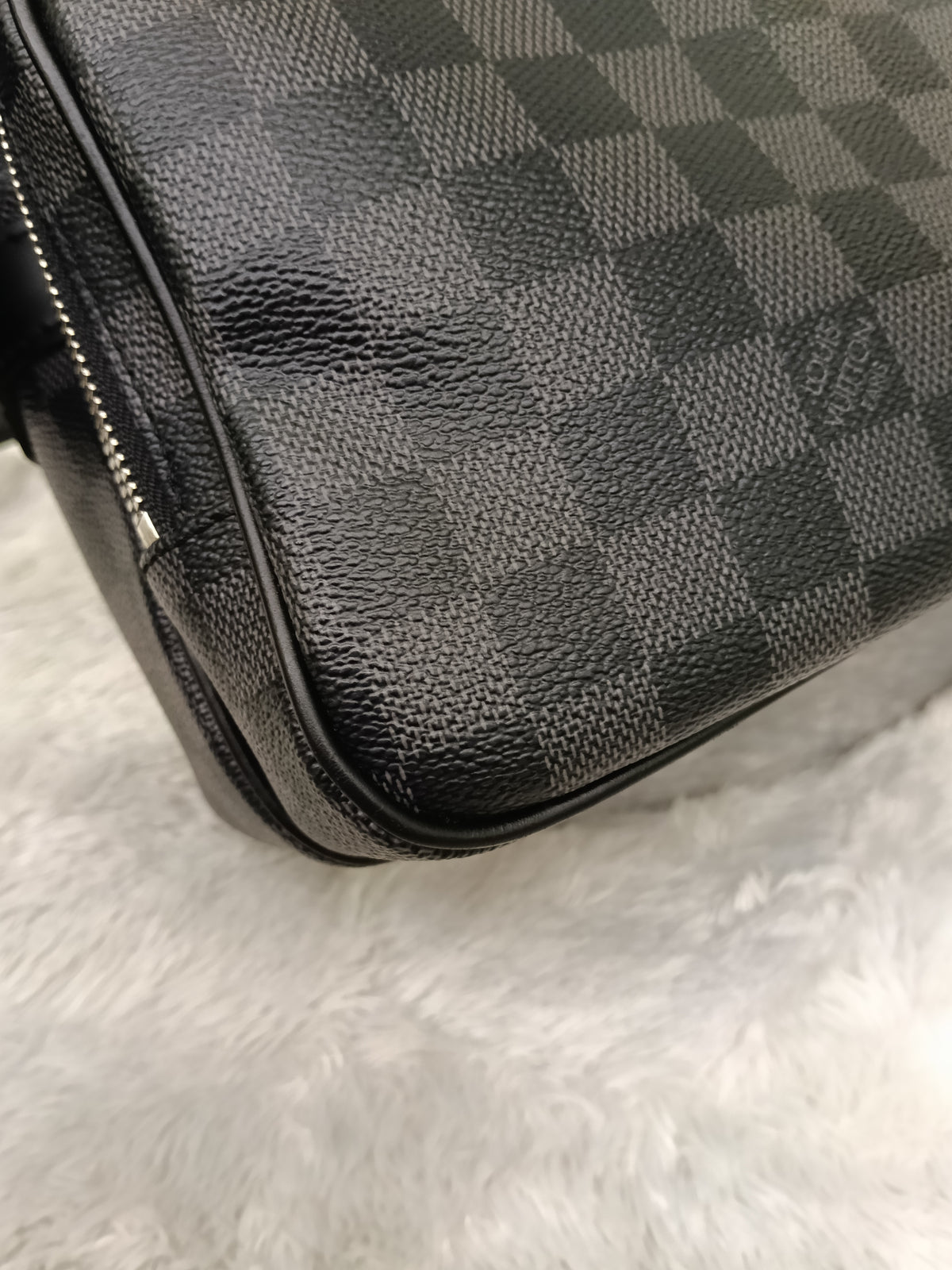 LV Sac Leoh Messenger Graphite 2008