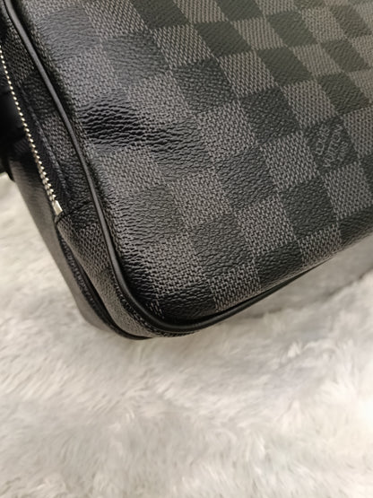 LV Sac Leoh Messenger Graphite 2008