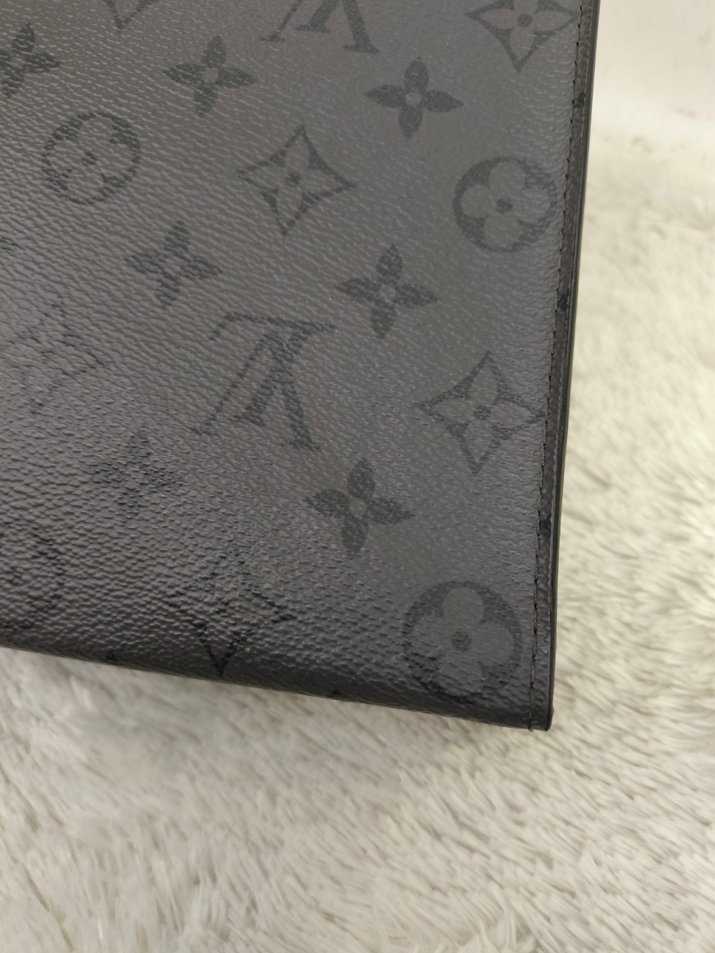LV Pochette Voyage MM Monogram Eclipse (CHIP)