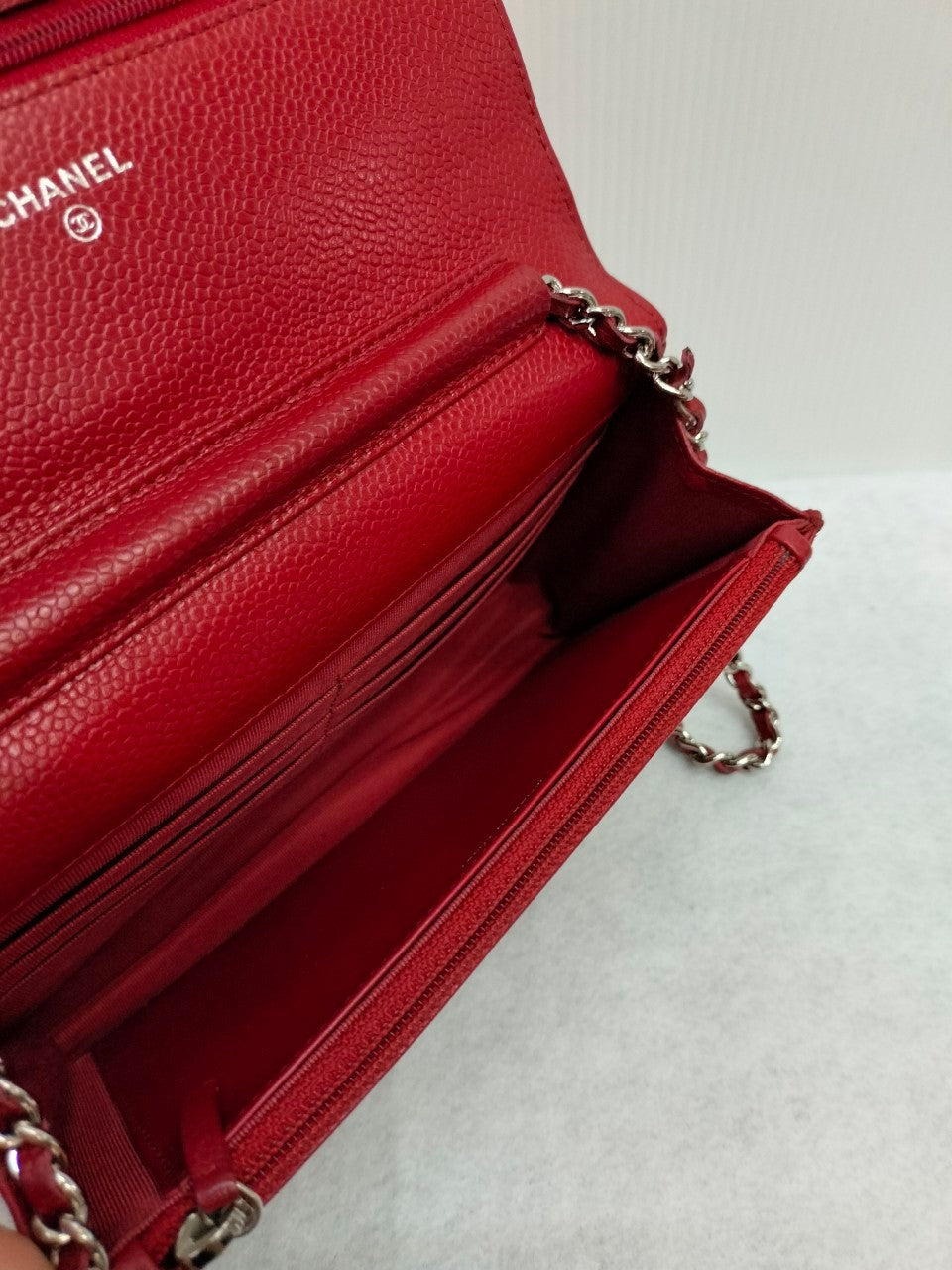 Chanel WOC Caviar Red SHW #19.                Size 20x11x3cm