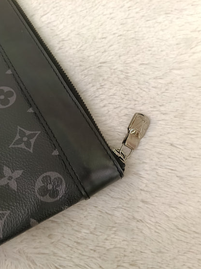 LV Pochette Discovery GM Monogram Eclipse 2019