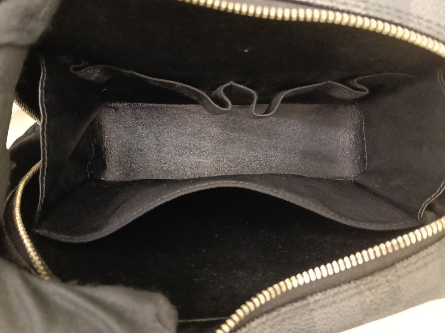 LV Hanging Toiletry Kit Graphite 2013