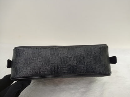 LV Toilet Pouch PM Graphite 2014