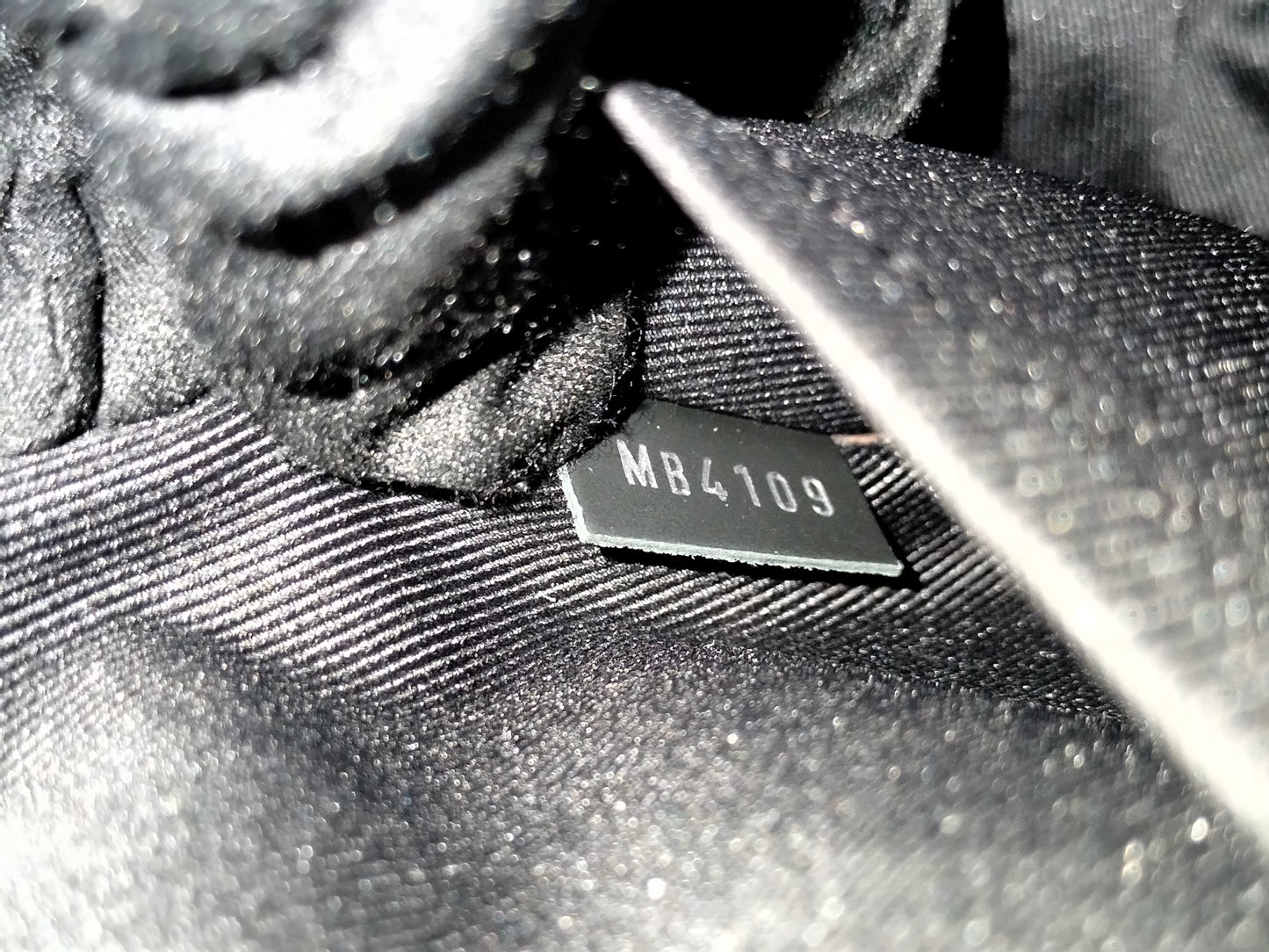 LV Bumbag Explorer Monogram Eclipse 2019