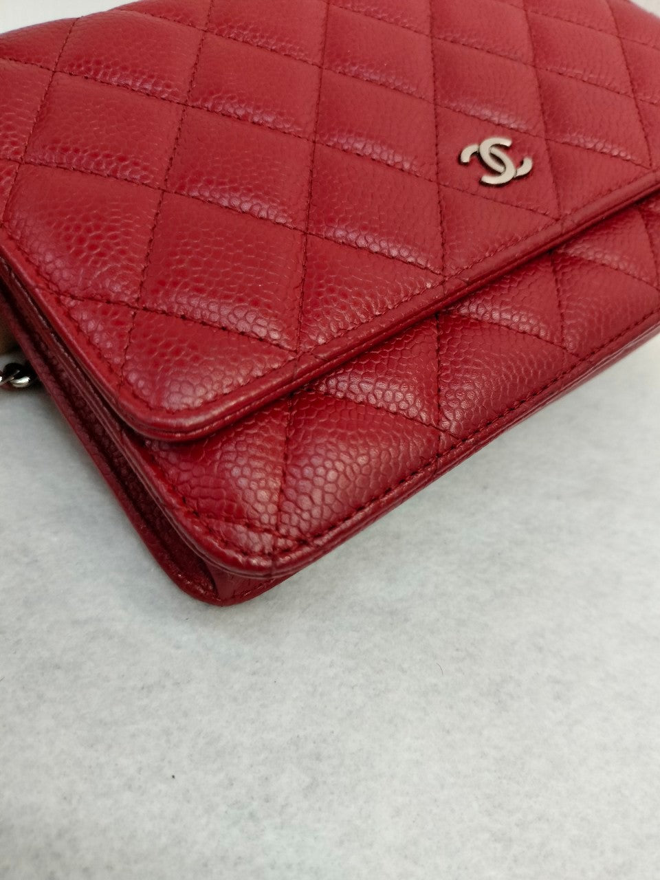 Chanel WOC Caviar Red SHW #19.                Size 20x11x3cm