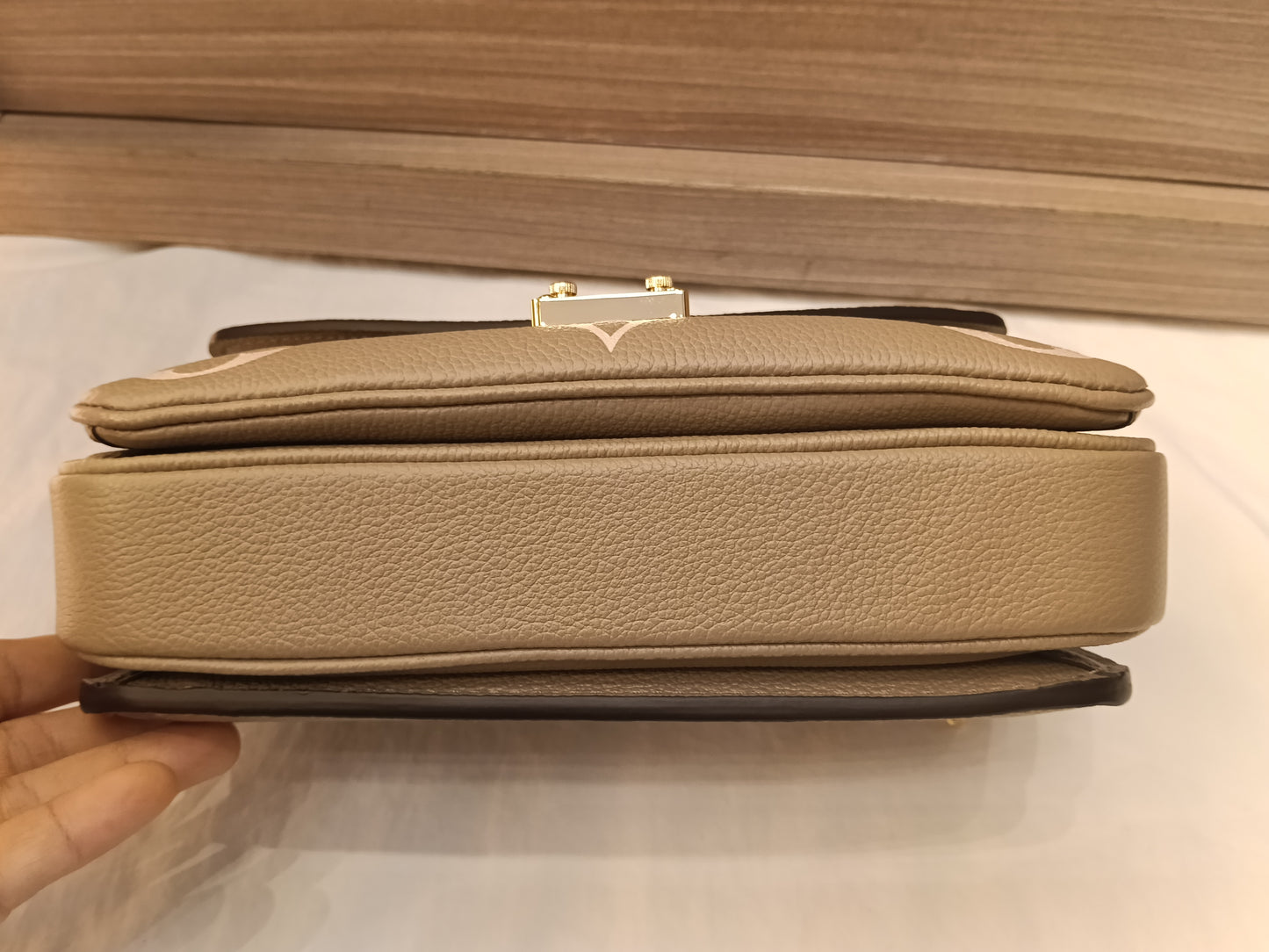 *Neverbeen Used* LV Metis East West Monogram Empreinte Giant Tourterelle Creme 2024 (CHIP)