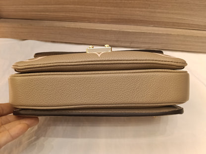 *Neverbeen Used* LV Metis East West Monogram Empreinte Giant Tourterelle Creme 2024 (CHIP)