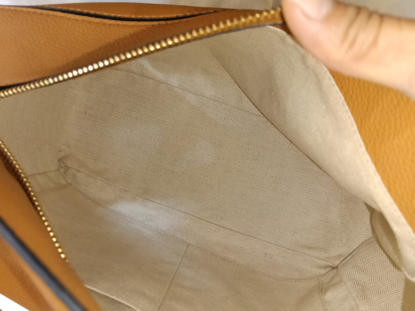 Loewe Puzzle Medium Grained Caramel GHW 2020