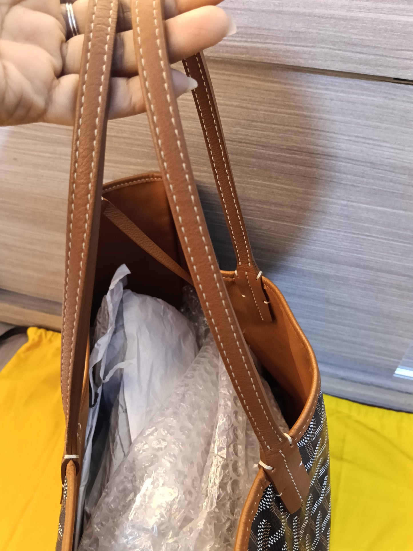 Goyard St Louis PM Black Tan SHW 2023
With pocket, db
