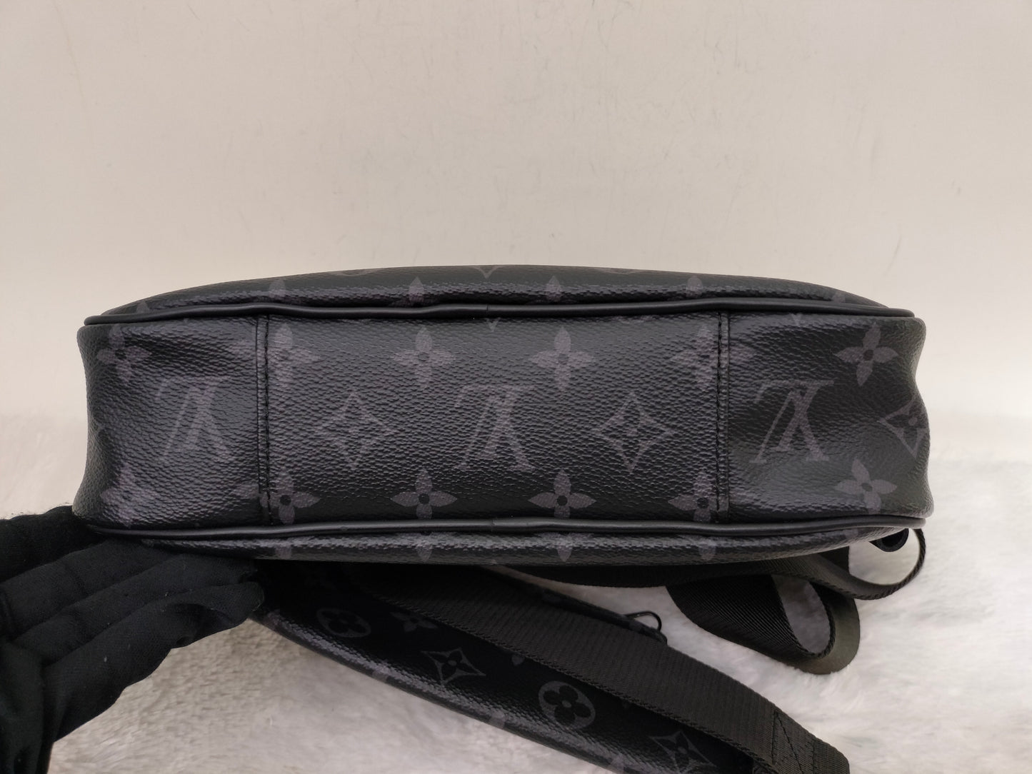 LV Bumbag Explorer Monogram Eclipse 2019