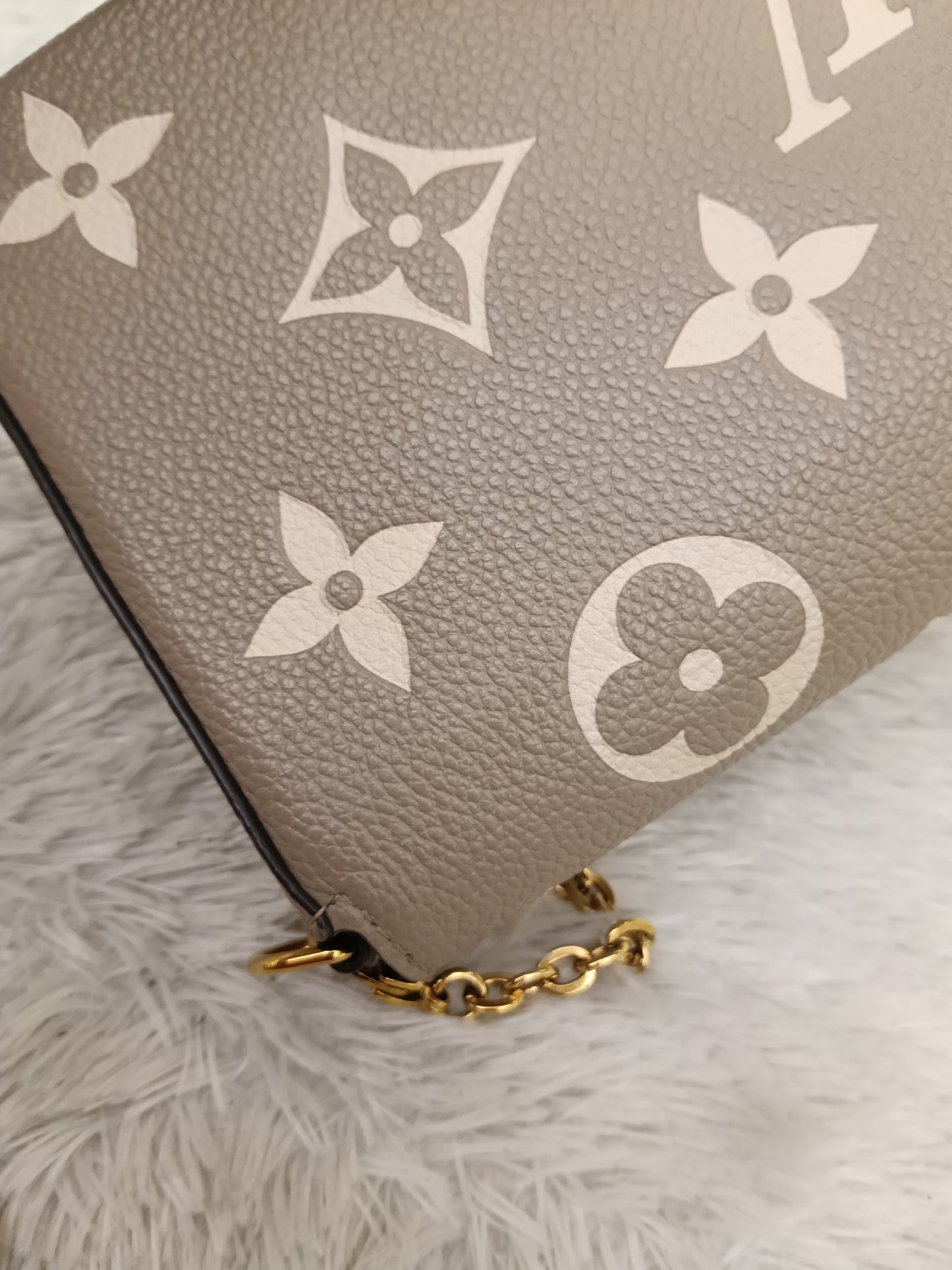 LV Pochette Felicie GM Monogram Empreinte Tourterelle Creme (CHIP)