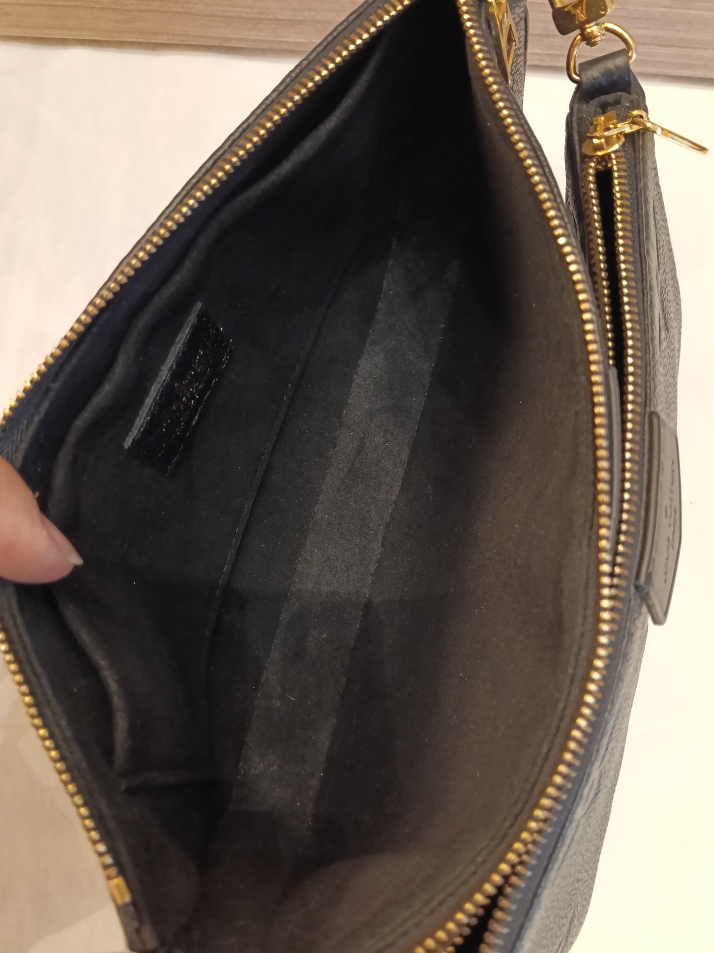 LV Multi Pochette Accesories NV Monogram Empreinte Noir (CHIP)