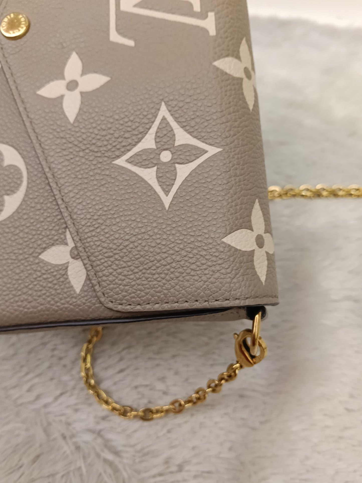 LV Pochette Felicie GM Monogram Empreinte Tourterelle Creme (CHIP)