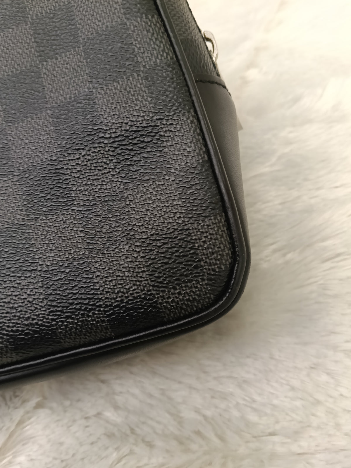 LV Kasai Clutch Graphite 2018