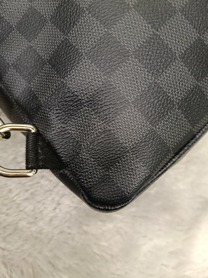 LV Avenue Sling Graphite 2020