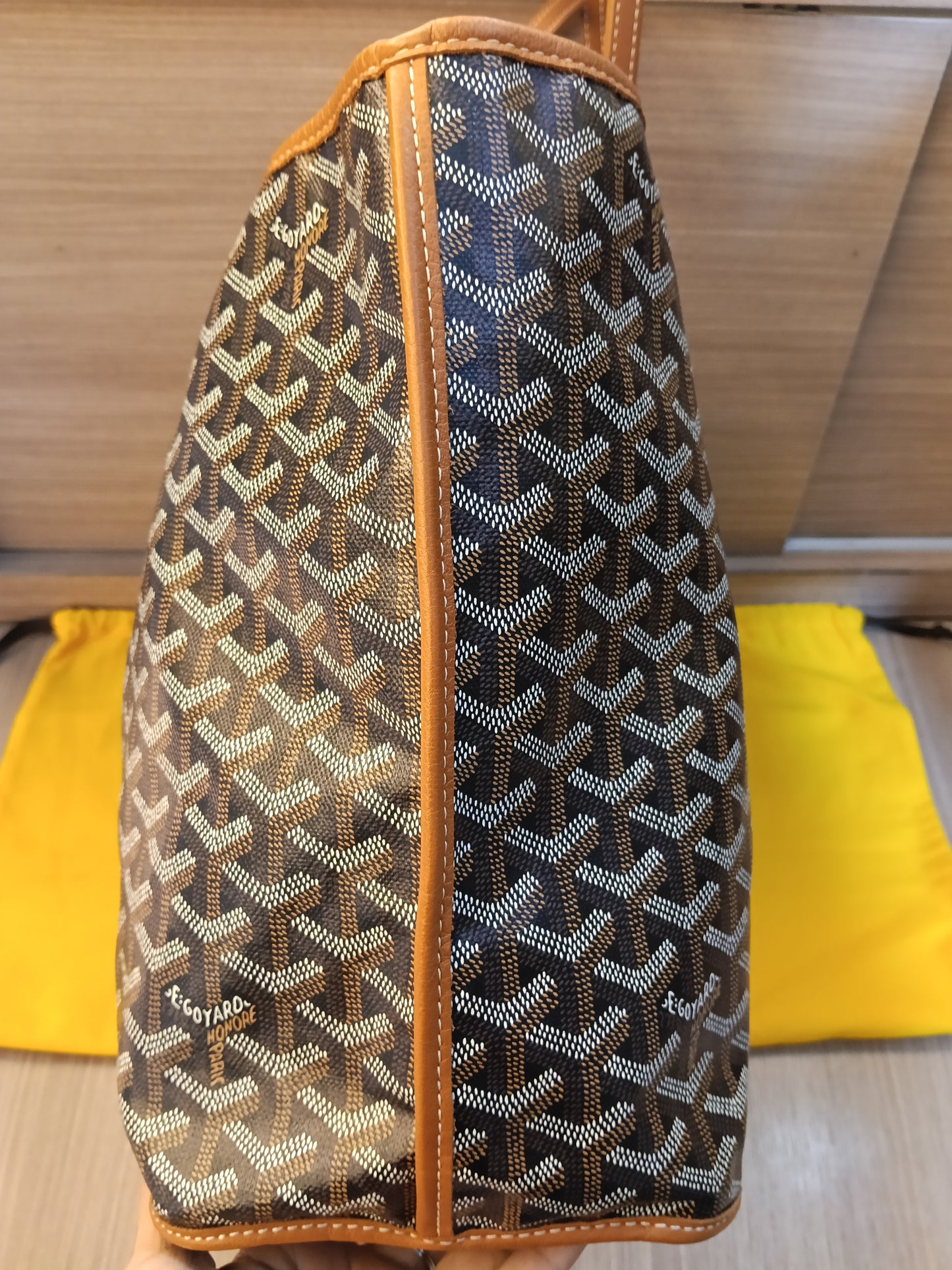 Goyard St Louis PM Black Tan SHW 2023
With pocket, db