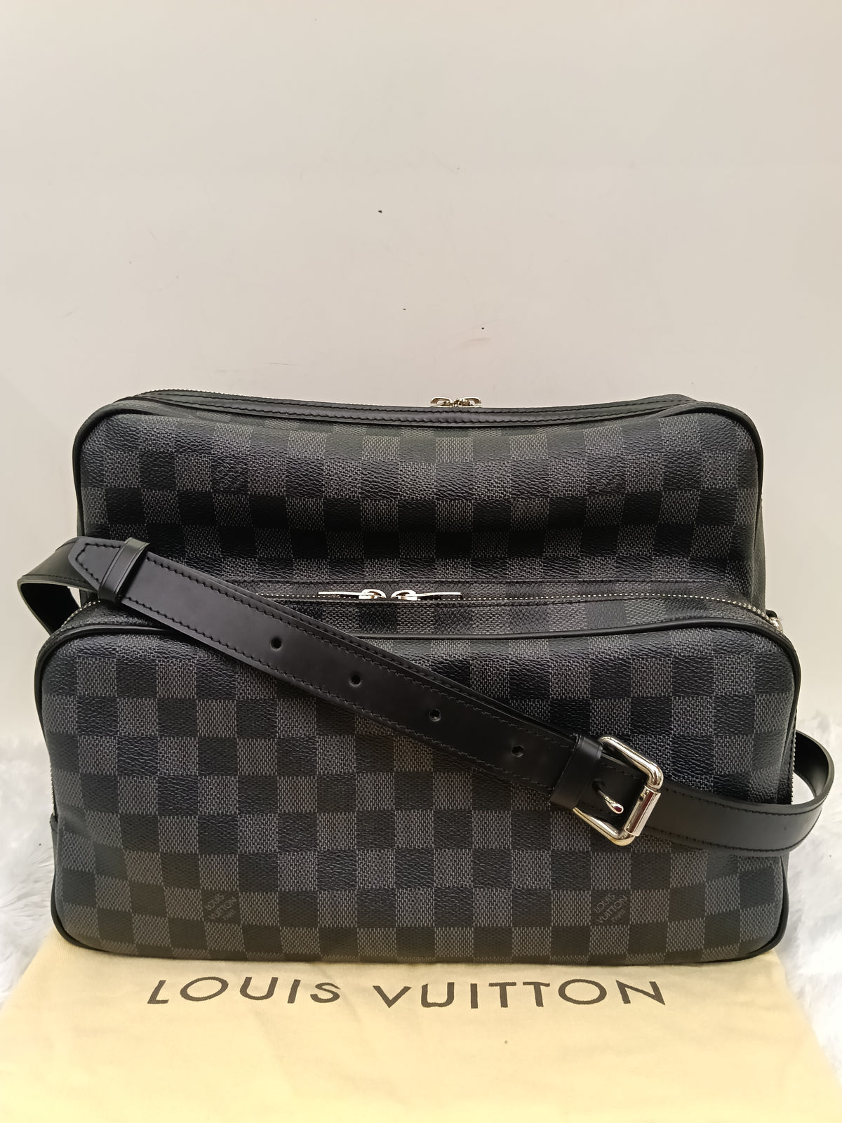 LV Sac Leoh Messenger Graphite 2008