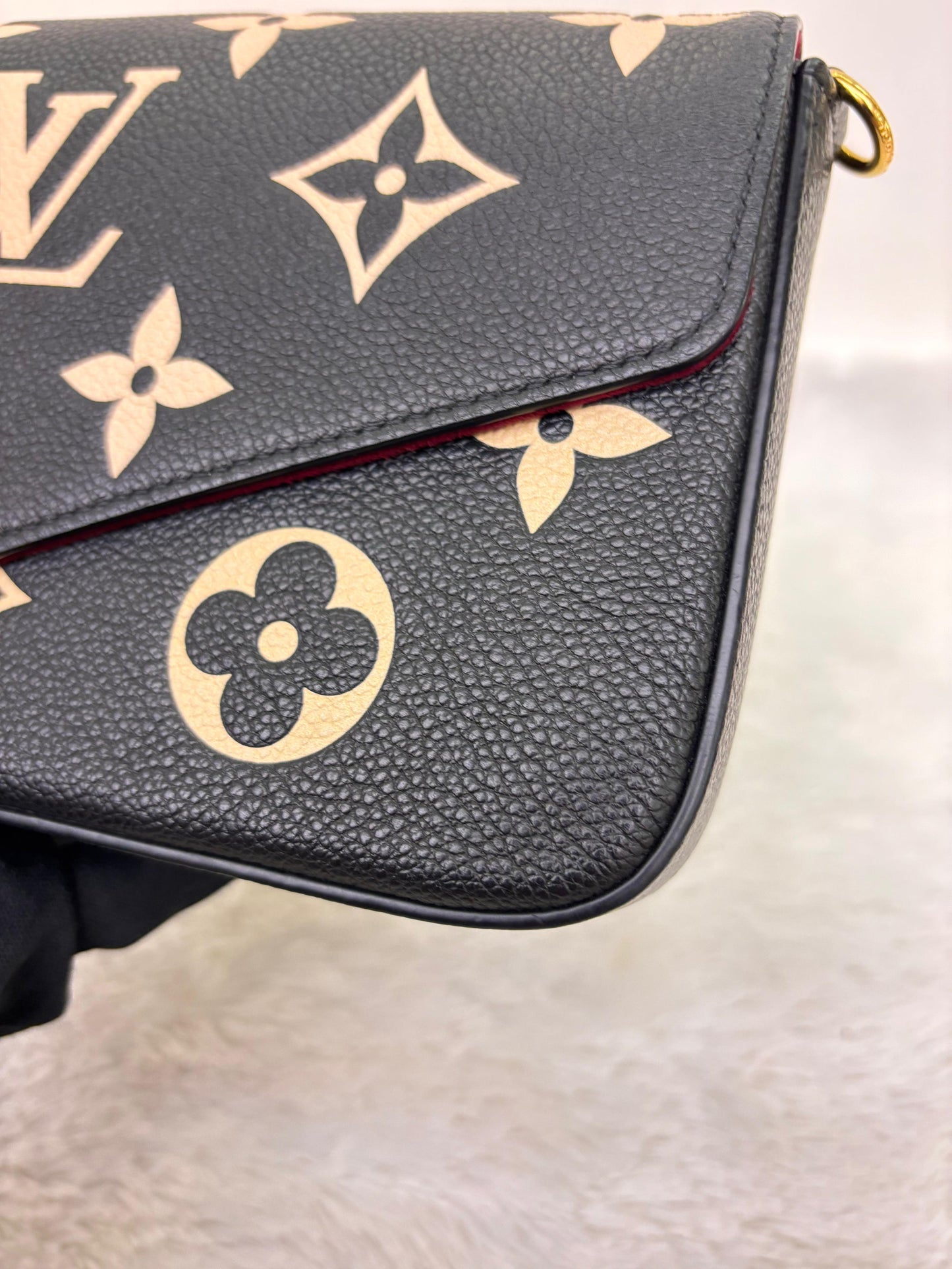 LV Pochette Felicie Monogram Empreinte Noir Beige (CHIP)