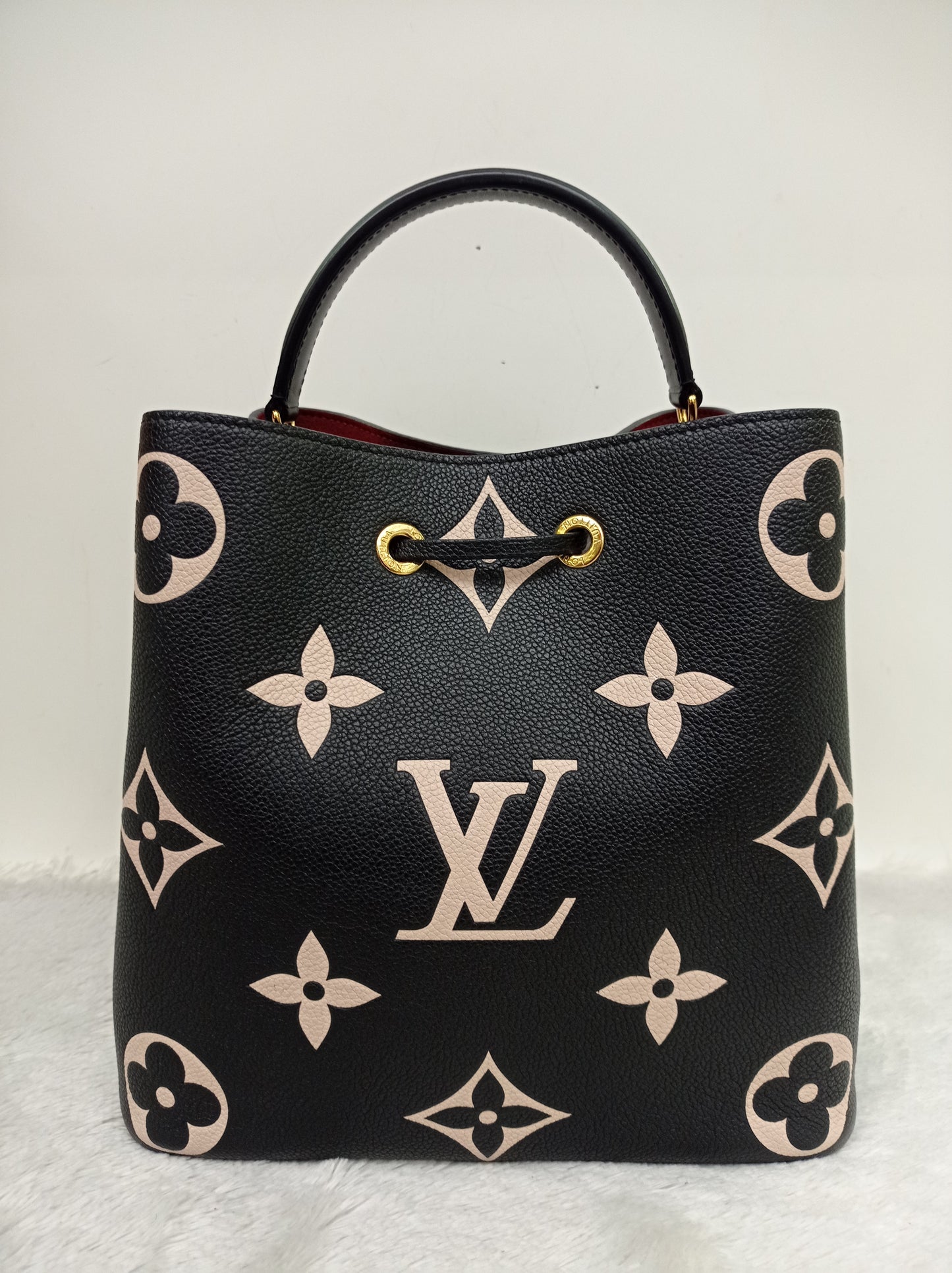LV Neo Noe MM Monogram Empreinte Noir Creme 2022 (CHIP)