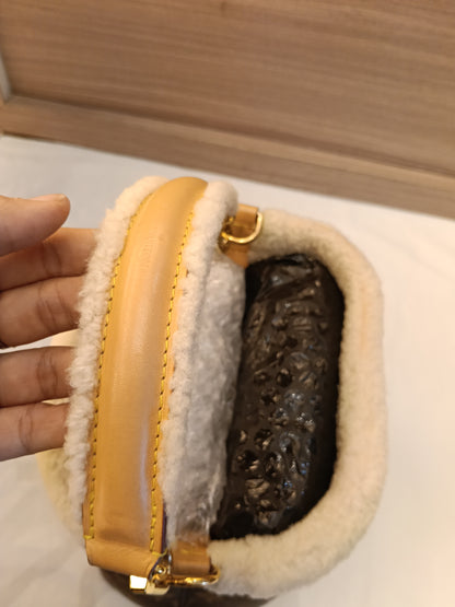 LV Neo Noe BB Monogram Shearling Cozygram 2023 (CHIP)