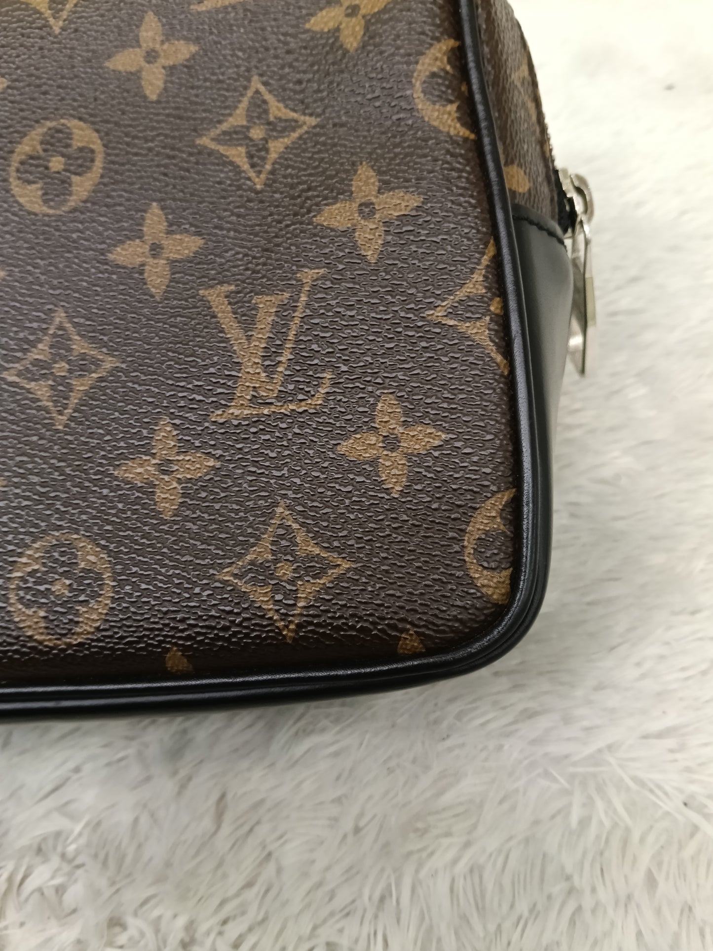 LV Kasai Clutch Monogram Macassar 2019