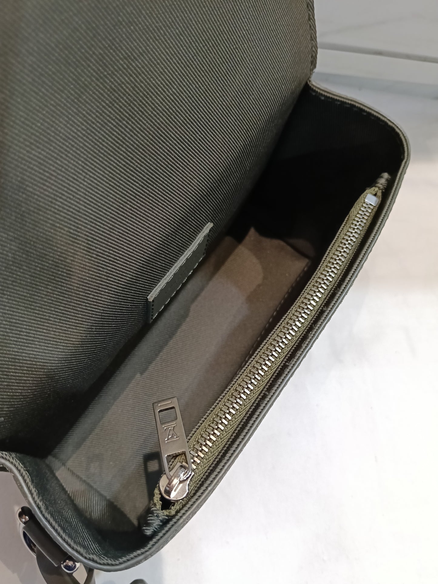 LV Fastline Wearable Wallet Aerogram Khaki (CHIP)