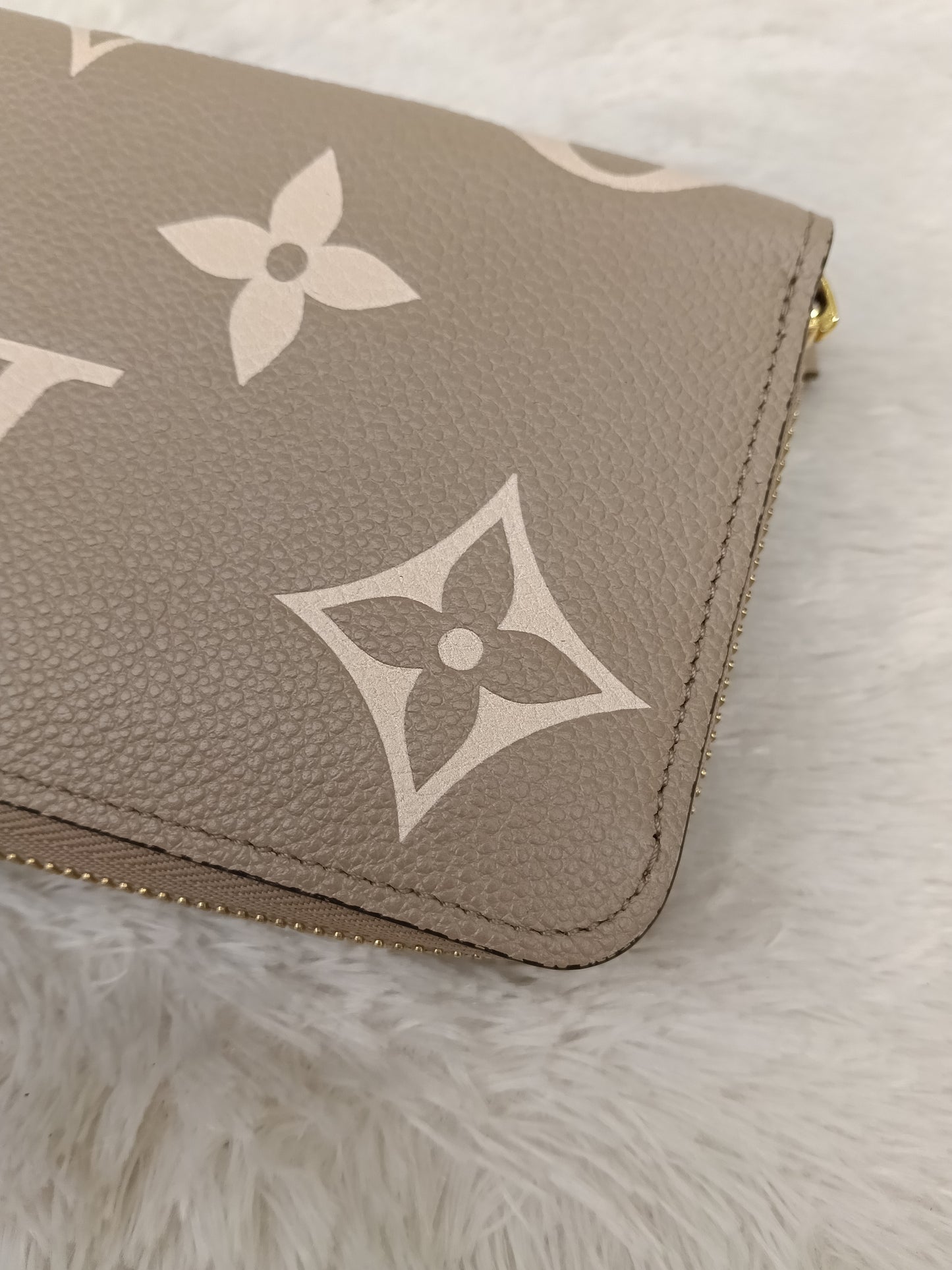 LV Zippy Wallet Monogram Empreinte Tourterelle Creme (CHIP)