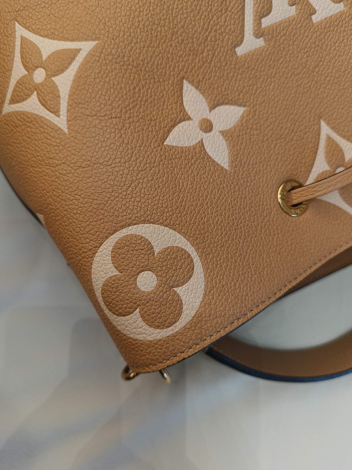 LV Neo Noe Monogram Empreinte Giant Arizona Beige (CHIP)