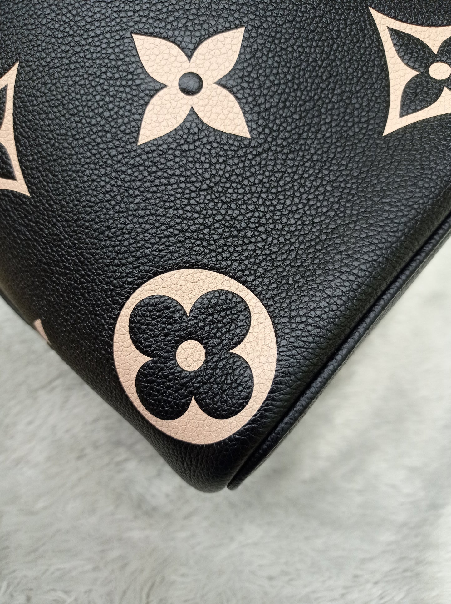 LV Neo Noe MM Monogram Empreinte Noir Creme (CHIP)