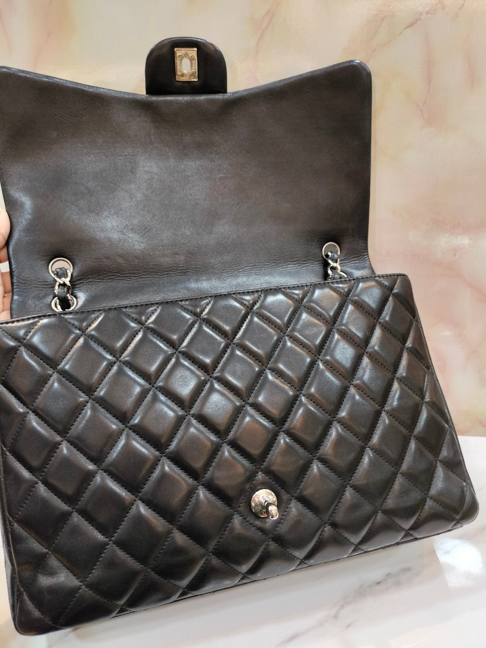 Chanel Classic Maxi Black Lamb SHW#13  Size 33x23x10cm