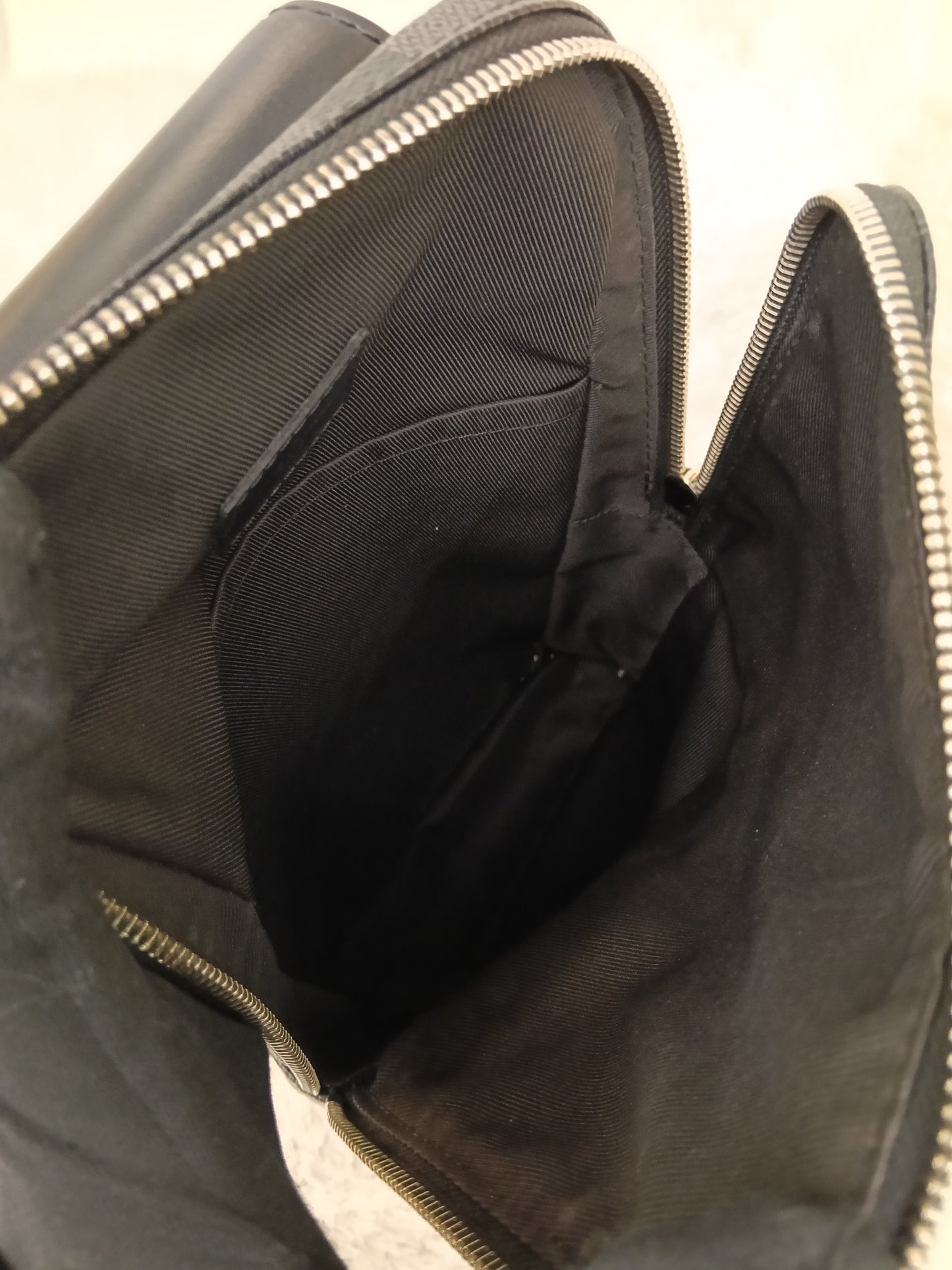 LV Avenue Sling Graphite 2020