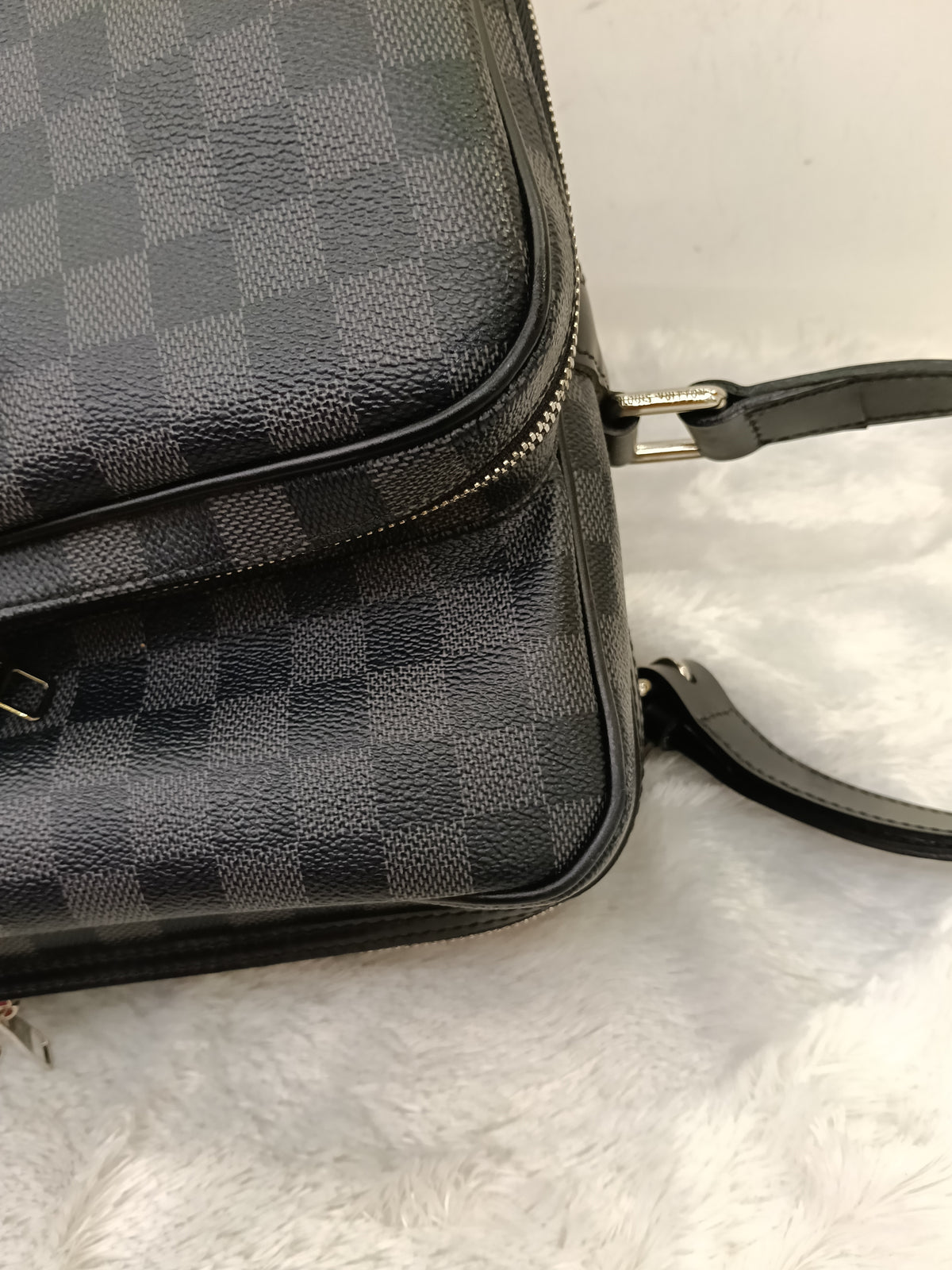 LV Sac Leoh Messenger Graphite 2008