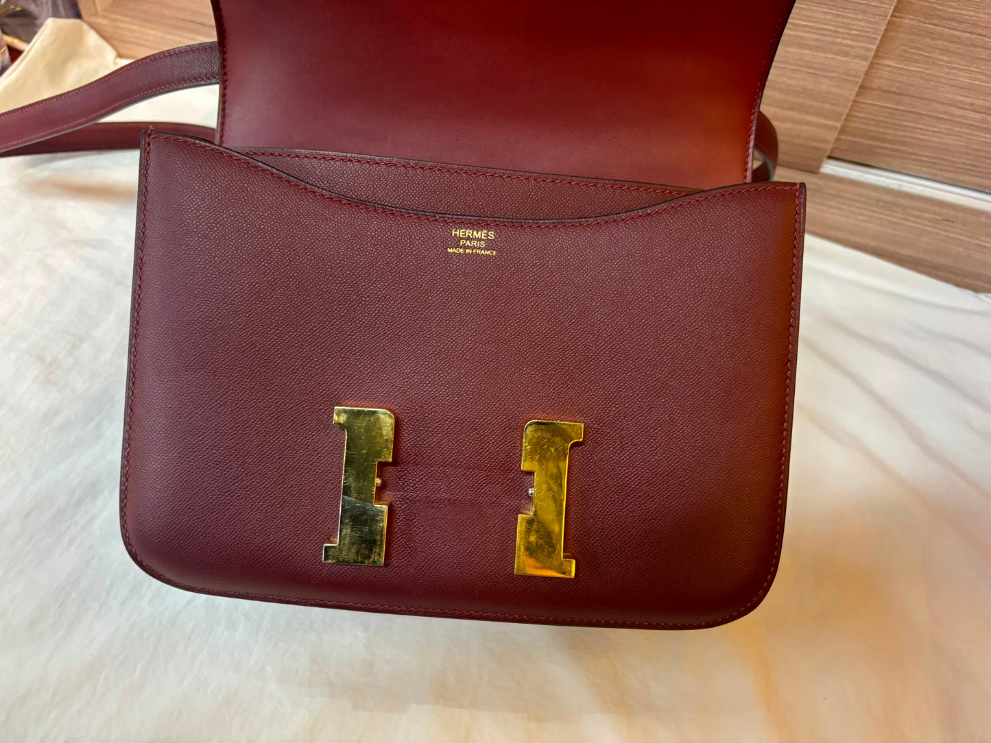 Constance 24 Epsom Bordeaux GHW #Y