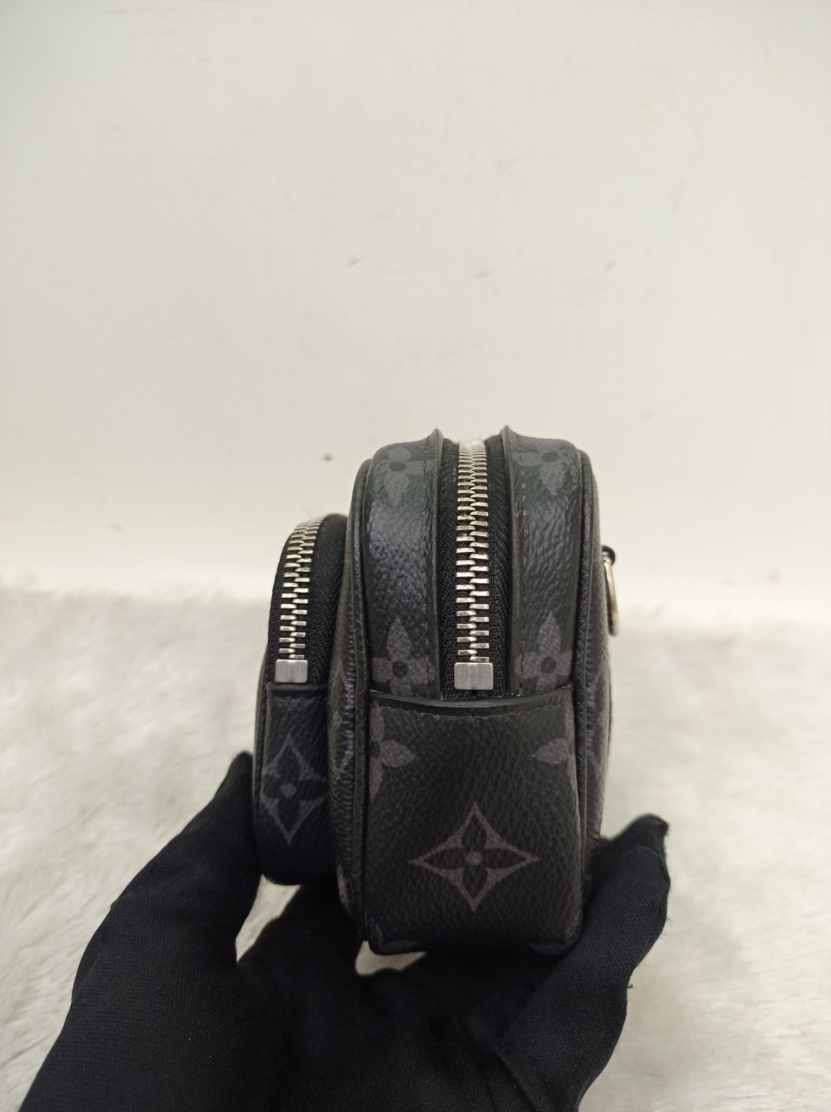 LV Outdoor Pouch Monogram Eclipse (CHIP)