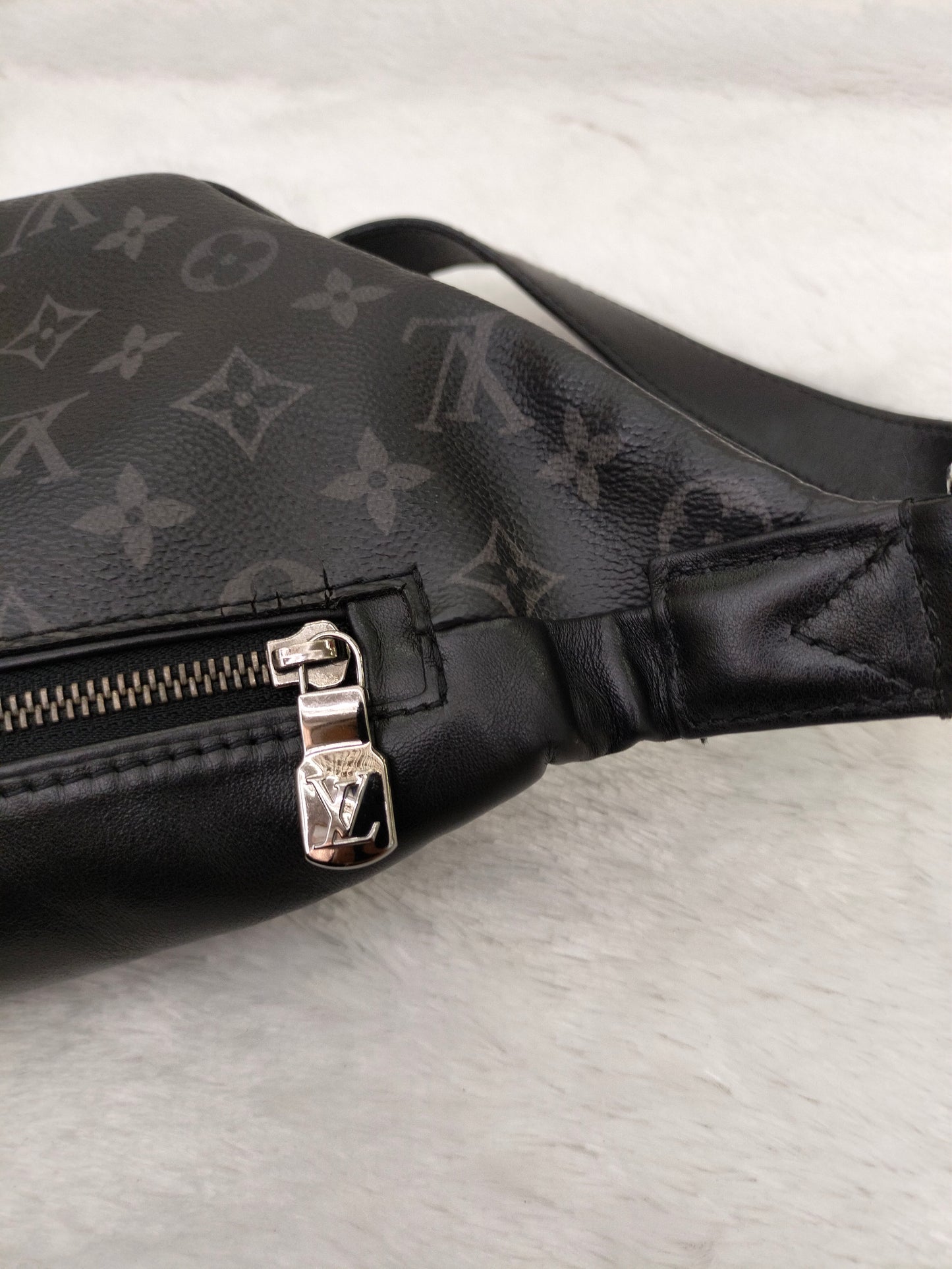 LV Discovery Bumbag Monogram Eclipse 2019