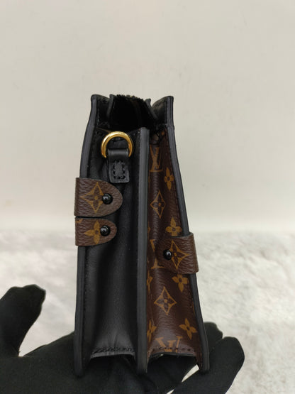 LV Trunk Clutch Monogram Reverse 2018
