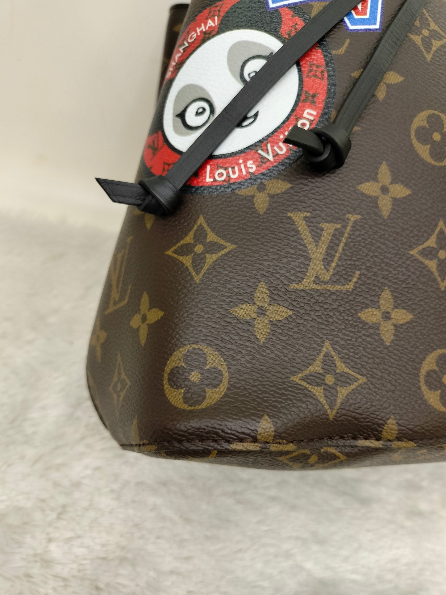 LV Neo Noe Monogram World Tour