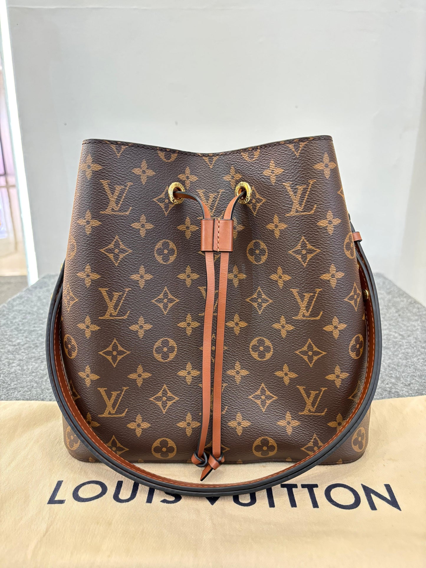 LV Neo Noe MM Monogram Caramel (CHIP)
