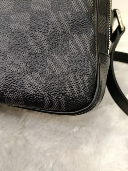 LV Sac Leoh Messenger Graphite 2008