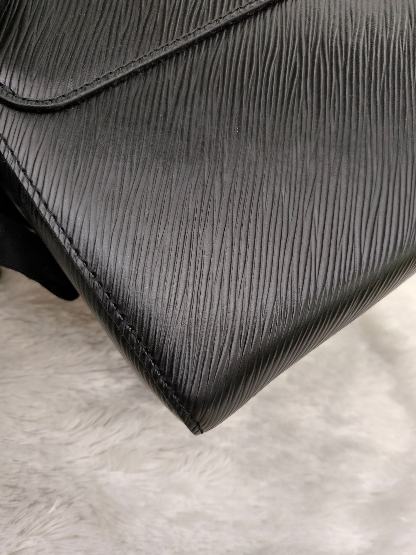 LV Twist MM Epi Black 2017