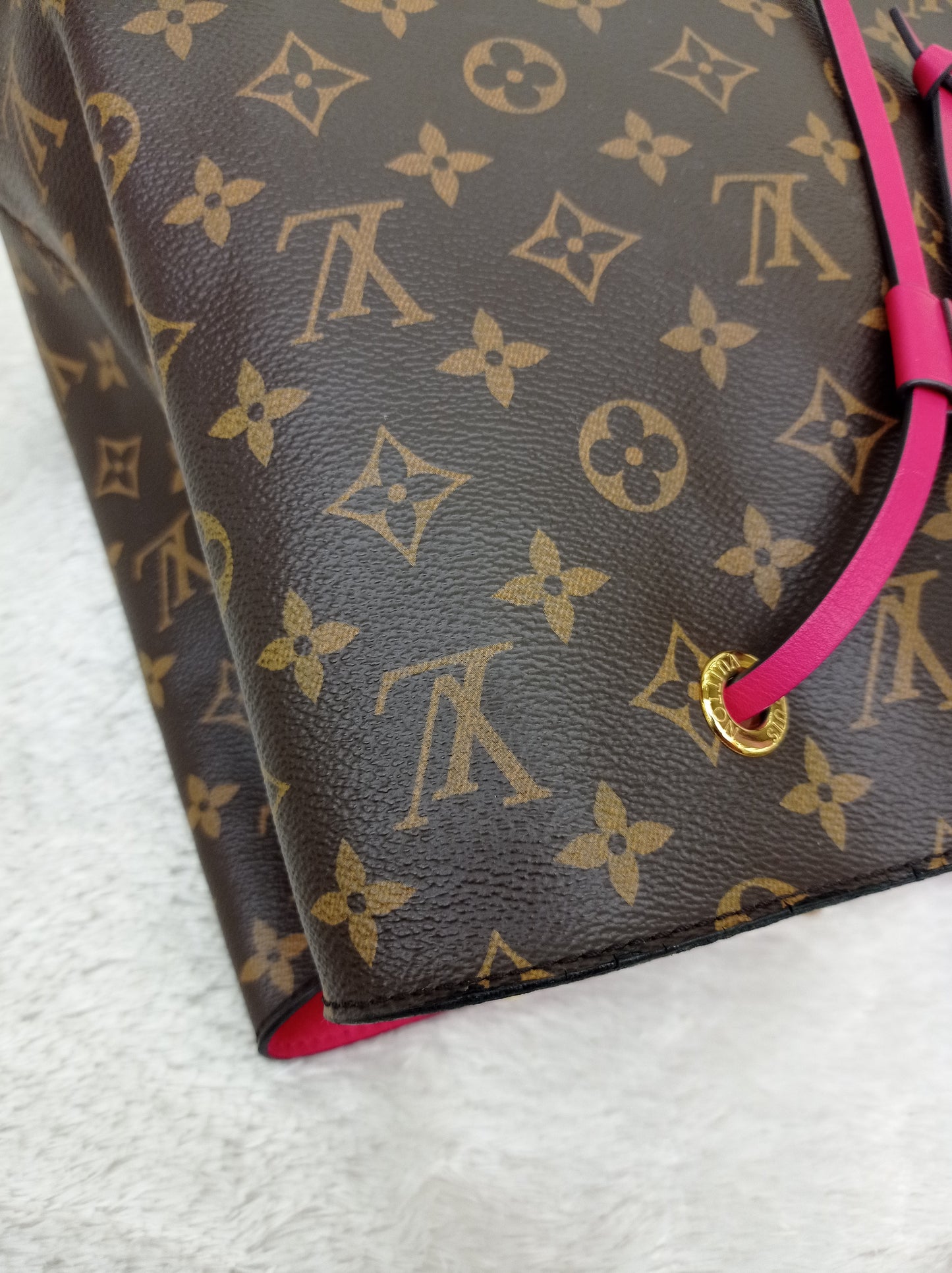 LV Neo Noe MM Monogram Freesia 2018