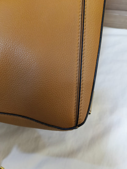 Loewe Puzzle Medium Grained Caramel GHW 2020