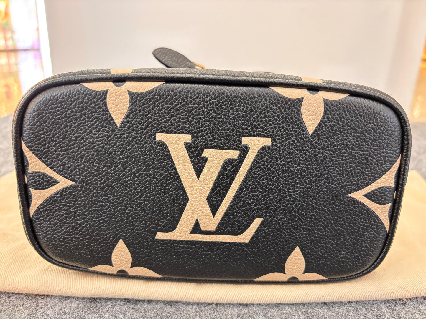 LV Vanity NV Monogram Empreinte Noir Beige (CHIP)