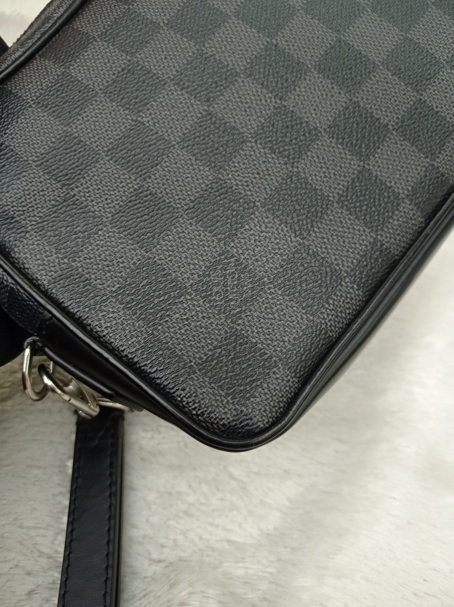 LV Kasai Clutch Graphite 2017