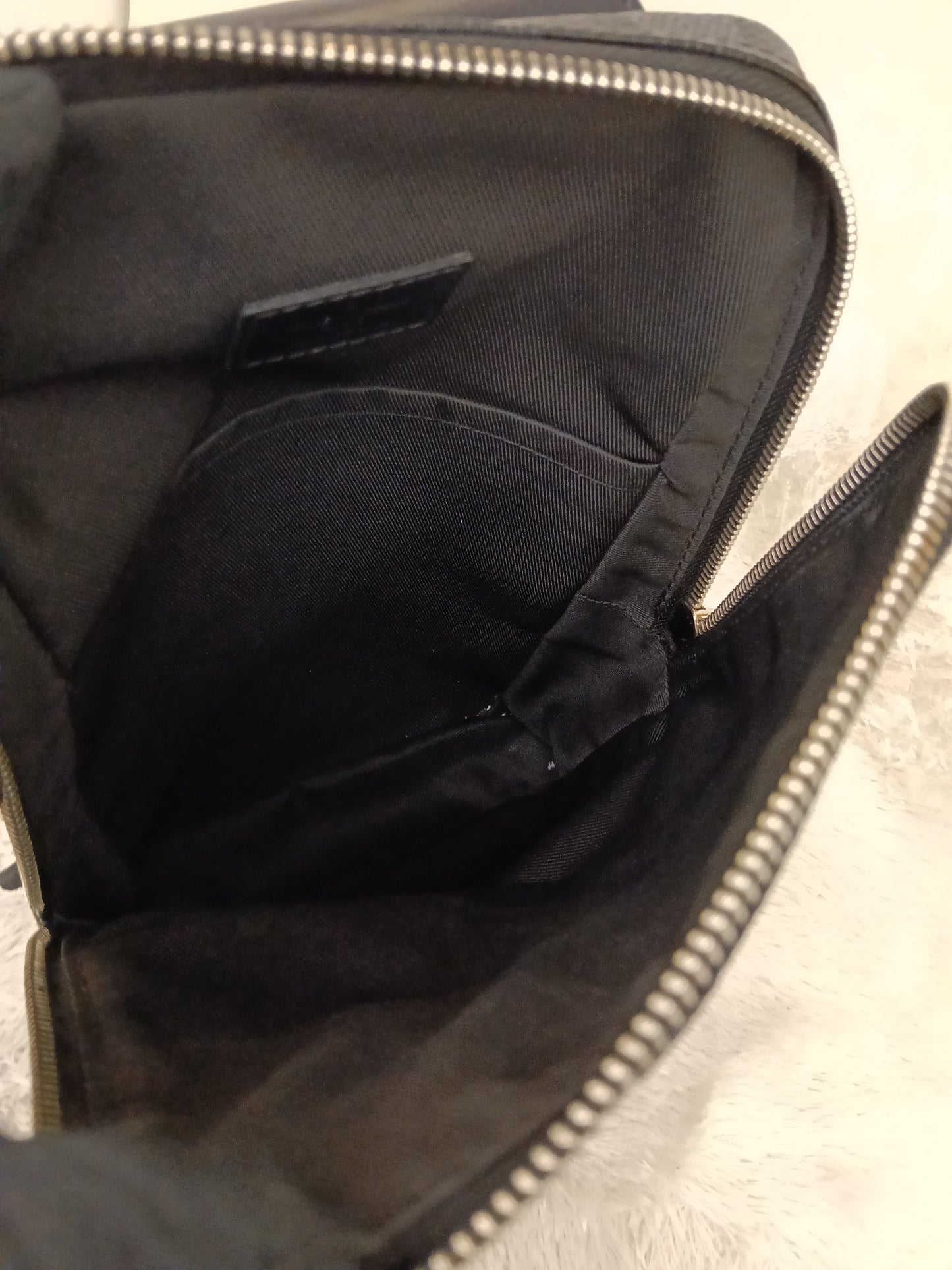 LV Avenue Sling Graphite 2020